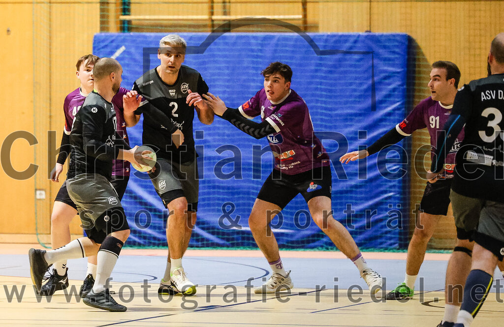 2024-03-23_066_SpVgg_Altenerding_II_gegen_ASV_Dachau_III | Erding, Deutschland, 23.03.2024:
Handball, Bezirksklasse Männer Staffel Süd West 2023 / 2024, 14. Spieltag, SpVgg Altenerding II gegen ASV Dachau III, Endergebnis: 24:32

Nicolas Loderer (ASV Dachau, #17), Marcin Szulc (ASV Dachau, #2)

Foto: Christian Riedel / fotografie-riedel.net
