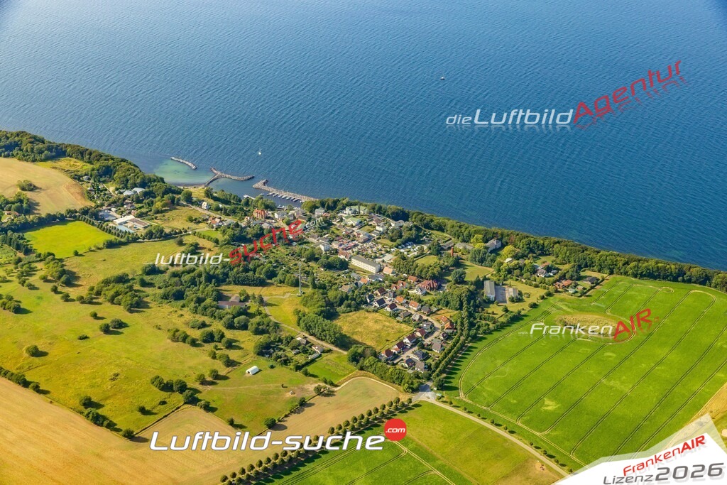 Bild der Stadt Lohme - Die Luftaufnahme wurde 2025 vom UL-Flugzeug heraus erstellt ( keine Drohne ) - Hochauflösende Luftaufnahme - für professionelle Ausdrucke geeignet. Die Geschenkidee !Hier alle&nbsp;Infos zur Lizenzierung der LuftaufnahmeWir fliegen auch dieses Jahr wieder in Ihre Region um Luftbilder zu erstellen.- Luftbild anfragen