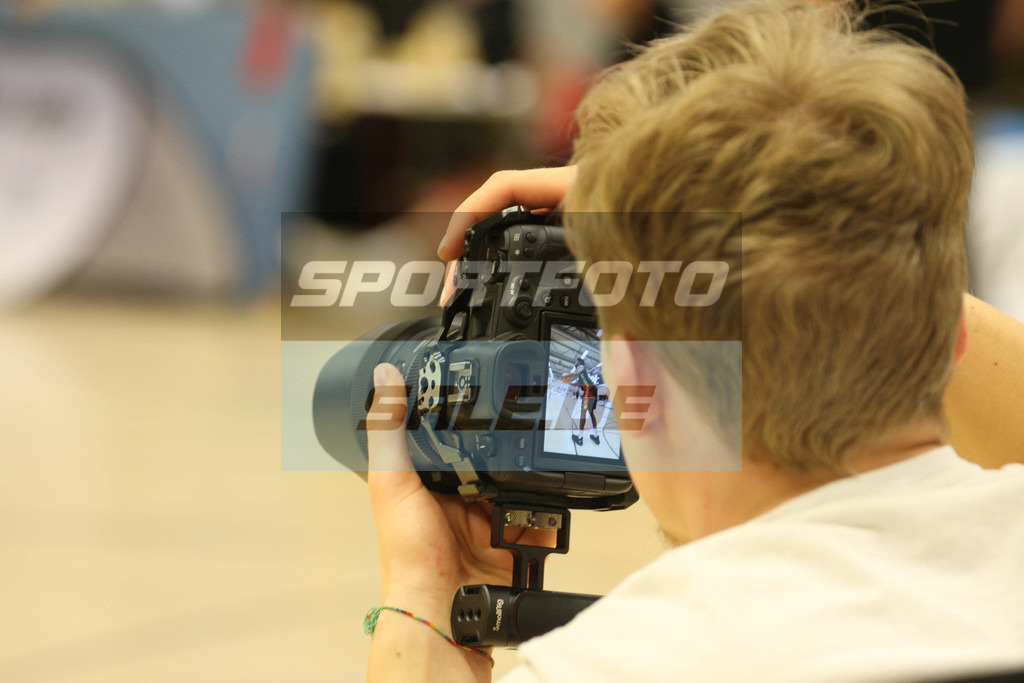 Iserlohn Kangaroos - Phoenix Hagen | Fotograf - Realisiert mit Pictrs.com