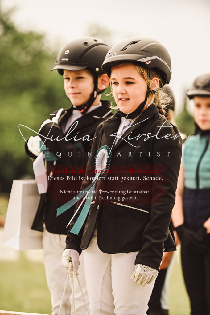 DSC_5369 | Pferde- und Turnierfotografie in Westsachsen. Pferdeportraits, Auftragszeichnungen und intuitive Kunst.