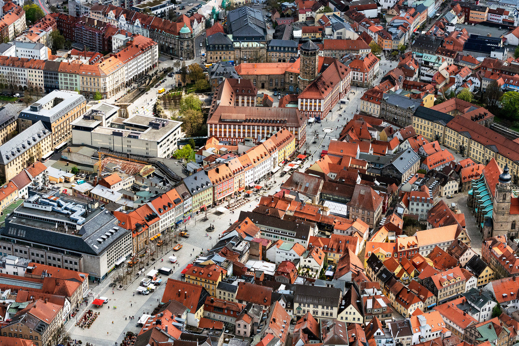 dr__0095183.jpg | BAYREUTH 28.04.2022 Ortskern am Marktplatz an der Maximilianstraße in Bayreuth im Bundesland Bayern, Deutschland. // Center market on street Maximilianstrasse in Bayreuth in the state Bavaria, Germany. Foto: Daniel Reiter