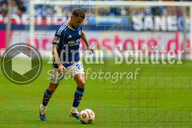 05.04.2026, GER, Fussball, Herren, 2. BL, Saison 2025/2026, FC Schalke 04 - Karlsruher SC | Adli Aouchiche (S04) in Aktion am Ball, Einzelaktion 