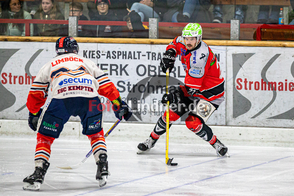 TSV Peißenberg MINERS vs ESC Kempten SHARKS | Eishockey Bayernliga Herren Vorrunde 2024/2025, TSV Peißenberg MINERS vs ESC Kempten SHARKS, 20241018,Dejan VOGL (MINERS 23) im Angriff,2024-10-18 in Peißenberg (Eisstadion)Dejan VOGL (MINERS 23)Copyright: WolfgangxLindner foto-lindner.de