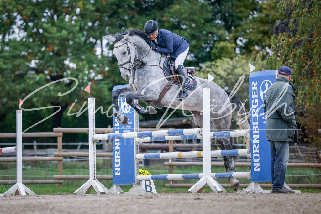 20251012-_3LI4974 | Tierfotografie Pferde, Hunde, Katzen, Haustiere.
Turnierfotografie Reitturniere, Reiten, Springreiten, Dressur in Hanau, dem Main-Kinzig-Kreis und dem Rhein-Main- Gebiet um Frankfurt