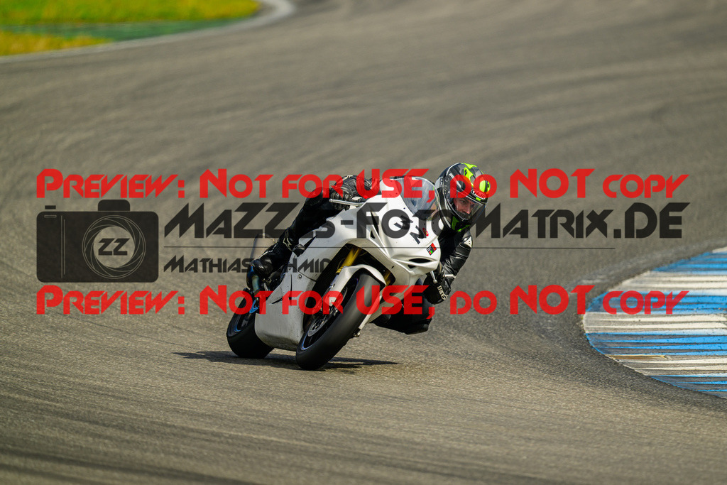 MaZZes_FotoMatrix_240615_6007705_7255 | ROT