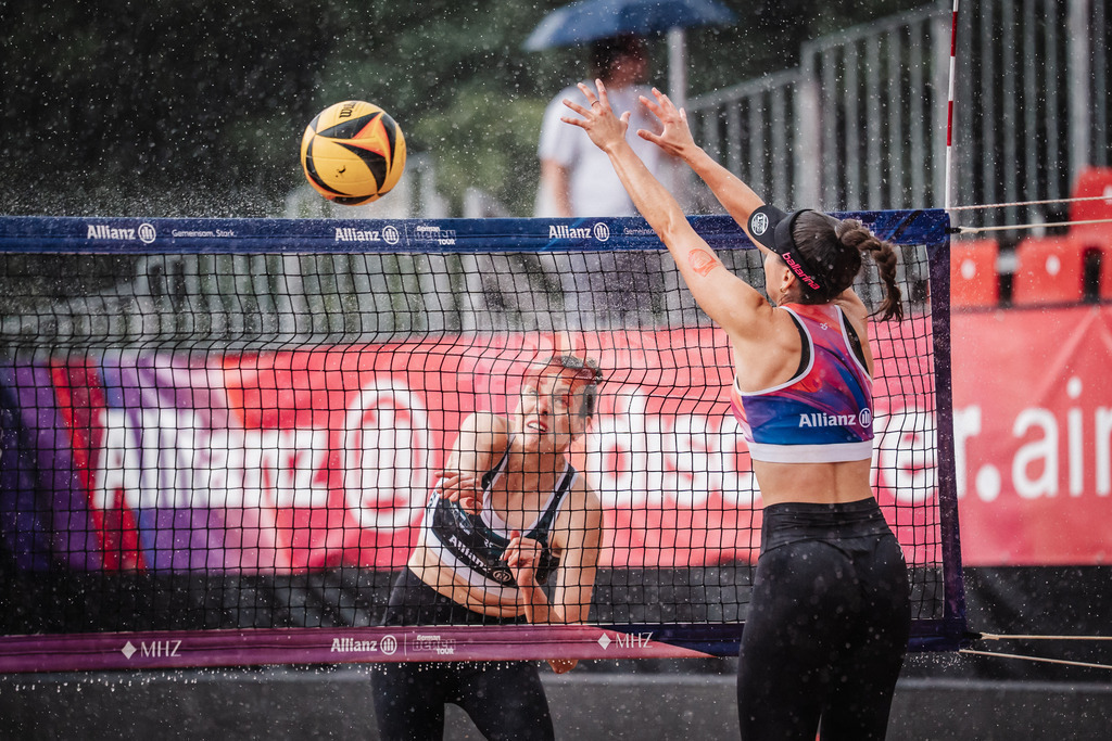 Beachvolleyball | Frauen | Allianz German Beach Tour 2025 | Tourstop München | 11.07.2025 | Christine Aulenbrock beim Angriff
