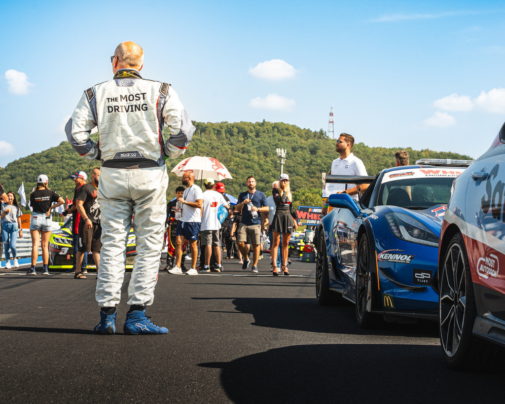 _DSC8215 | Exklusive Motorsport-Fotografie aus Leipzig von TXO Media – für Rennfahrer, Teams & Sponsoren. Sausemuth liefert starke Bilder, die Emotion zeigen. Jetzt buchen & glänzen! - Realisiert mit Pictrs.com