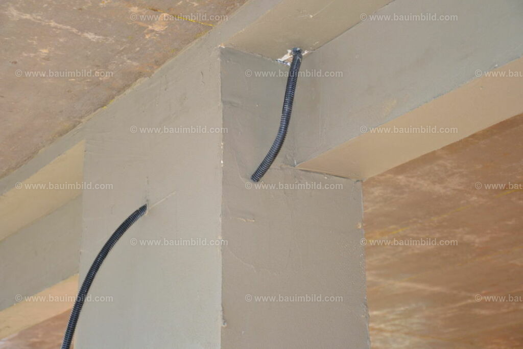 bib-lg17-elektroinstallation-0084 | Nach LV-Leistungsgruppen sortierte Detailfotos über den Bau eines Hauses. Alle Hausbau-Bilder direkt vom Urheber und Autor der Website Haus-Selber-Bauen.com