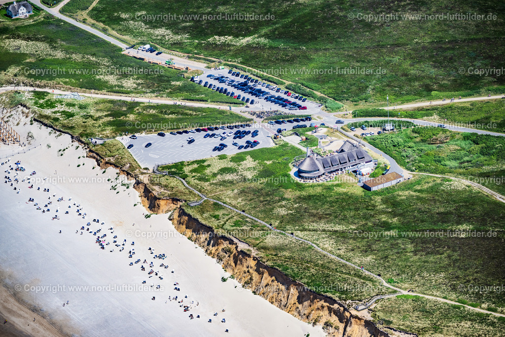 Sylt_Kampen_Rotes_Kliff_Sturmhaube_Gaststätte_ELS_0897210625 | KAMPEN (SYLT) 21.06.2025 Umbau und Revitalisierung auf der Erweiterungs- Baustelle der Hotelanlage " Hotel Rungholt " in Kampen (Sylt) auf der Insel Sylt im Bundesland Schleswig-Holstein, Deutschland. Weiterführende Informationen bei: Hotel Rungholt. // Reconstruction and revitalization on the extension construction site of the hotel complex " Hotel Rungholt " in Kampen (Sylt) at the island Sylt in the state Schleswig-Holstein, Germany. Further information at: Hotel Rungholt. Foto: Martin Elsen