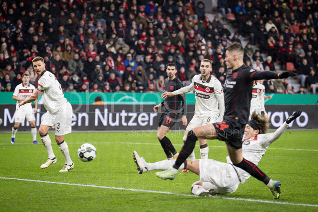 Bayer 04 Leverkusen vs. FC St. Pauli, 03.02.2026 | LEVERKUSEN, GERMANY - FEBRUARY 3:  Karol Mets (FC St. Pauli, 3) and James Sands (FC St. Pauli, 6) are viewing Patrik Schick (Bayer 04 Leverkusen, 14) scoring, Tomoya Ando (FC St. Pauli, 15) can’t defend during the DFB Cup quarter-final match Bayer 04 Leverkusen vs. FC St. Pauli at BayArena on February 3, 2026 in Leverkusen, Germany. (Photo by Axel Kohring/Beautiful Sports Int.)DFL REGULATIONS PROHIBIT ANY USE OF PHOTOGRAPHS AS IMAGE SEQUENCES AND/OR QUASI-VIDEO.
