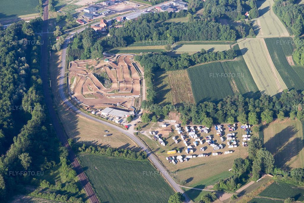 Vue aérienne: Vue de la ville à Lauterbourg dans le département Bas Rhin, France.Photo: IMG_100950.jpg prise le 17/06/2017 par Werner Riehm/FLY-FOTO.euRésolution de l'original: 5472 x 3648 px