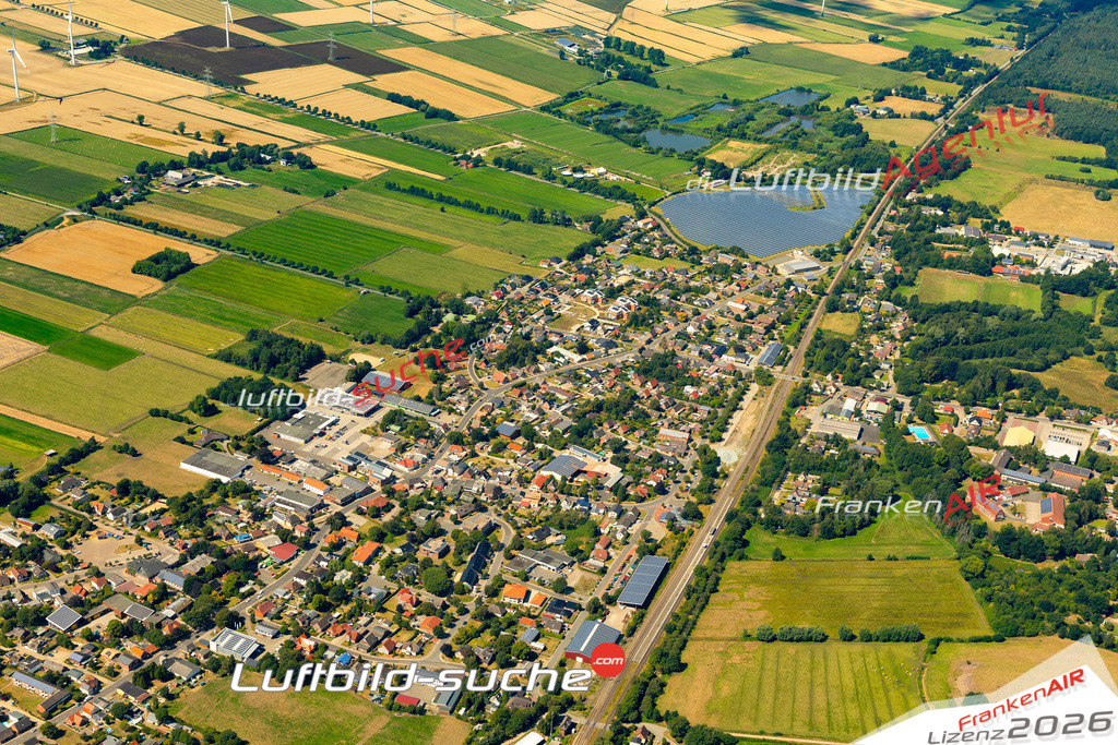 Das Luftbild der Stadt Sankt Michaelisdonn wurde 2022 vom Flugzeug heraus erstellt (keine Drohnen-Aufnahmen) Aufnahmehöhe ca.450 Meter- hohe Bildauflösung und Druck-Qualität. Garantiert!