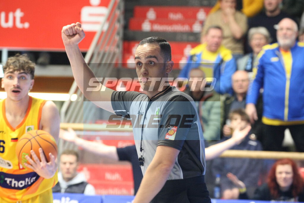 Phoenix Hagen - Eisbären Bremerhaven | Referee - © Sportfoto-Sale (MK) - Realisiert mit Pictrs.com