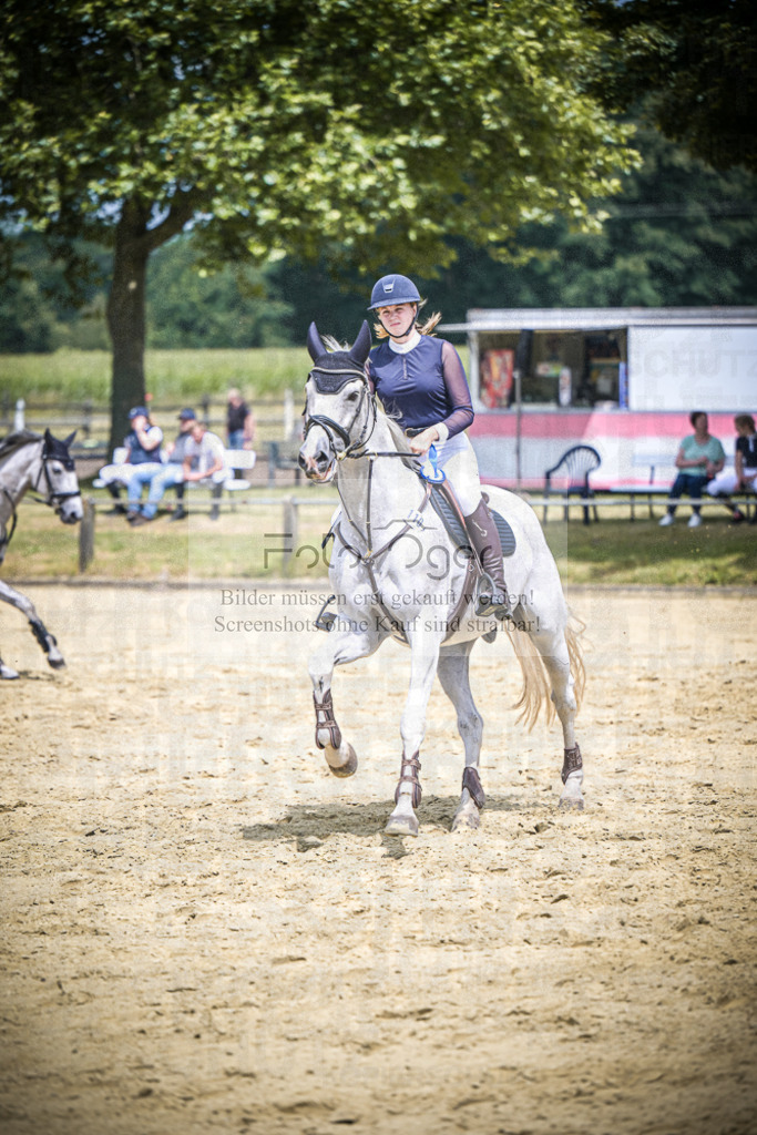 DOS_3235 | Entdecke hochwertige Reitturnierfotos von Foto Oger. Professionell, emotional und authentisch – jetzt Lieblingsmomente im Shop bestellen.Deutschlandweite Turnierfotografie. - Realisiert mit Pictrs.com