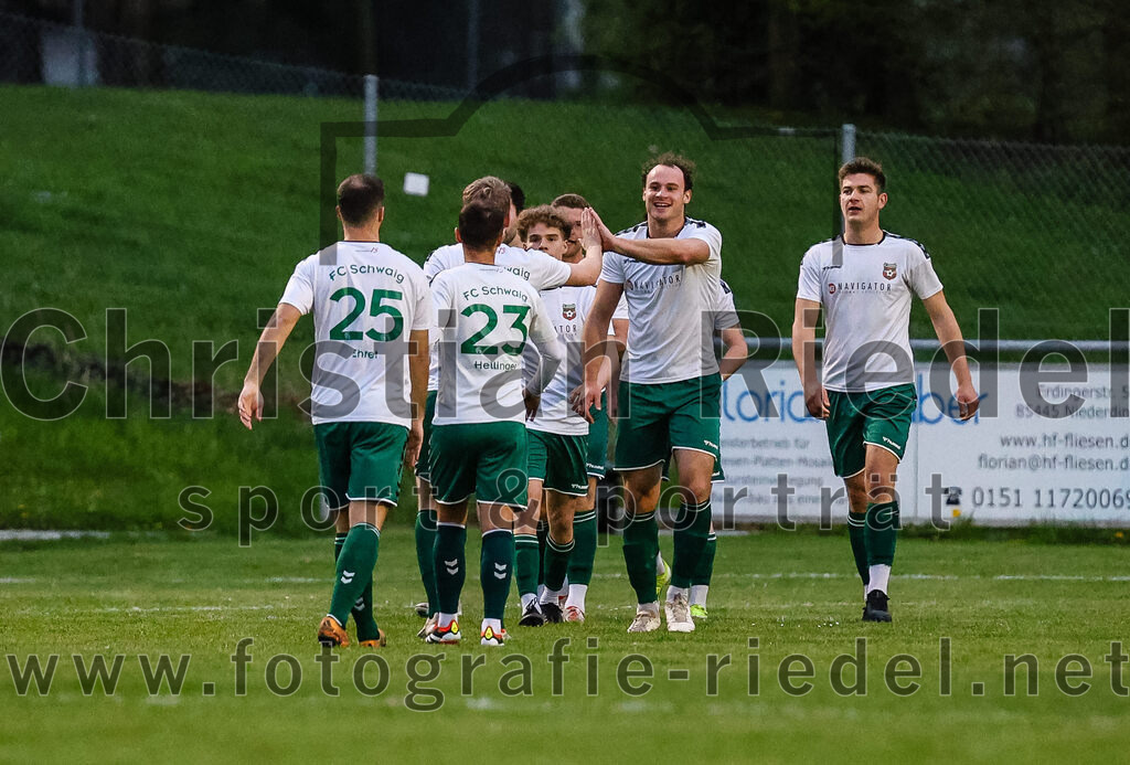 2024-04-05_028_FC_Schwaig_gegen_SV_Pullach | Oberding, Deutschland, 05.04.2024:
Fußball, Landesliga Südost 2023 / 2024, 28. Spieltag, FC Schwaig gegen SV Pullach, Endergebnis: 2:0

Jubel nach dem 1:0 durch Raffael Ascher (FC Schwaig, #9)

Foto: Christian Riedel / fotografie-riedel.net