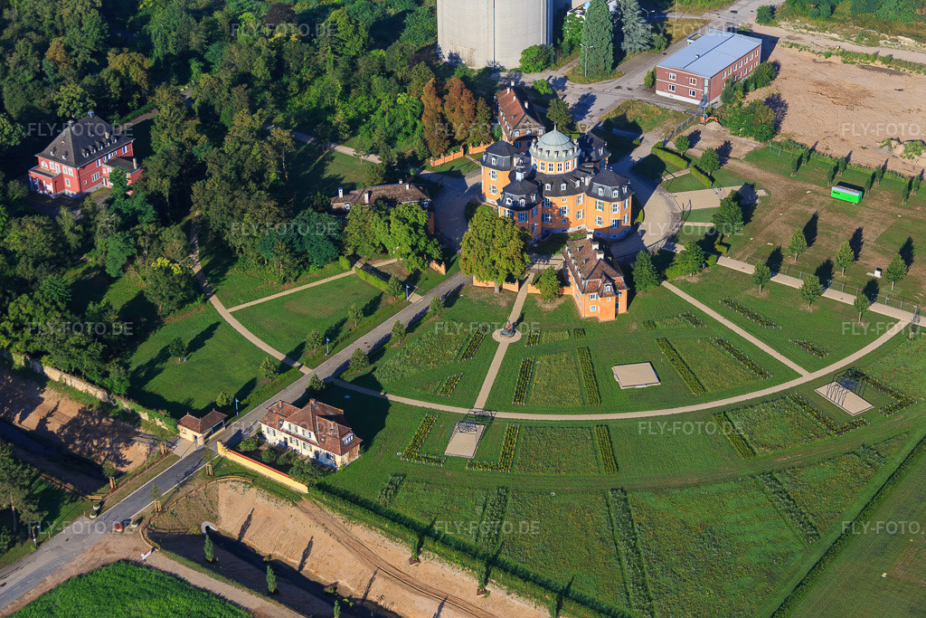 Luftbild: Eremitage Waghäusel in Waghäusel im Bundesland Baden-Württemberg in Deutschland. – Foto: IMG_092404.jpg vom 01.08.2016 durch Werner Riehm/FLY-FOTO.de – Auflösung des Originals: 5472 x 3648 px – Link zu der der Hirsch & Wölfl GmbH - Link öffnet in neuem Fenster
