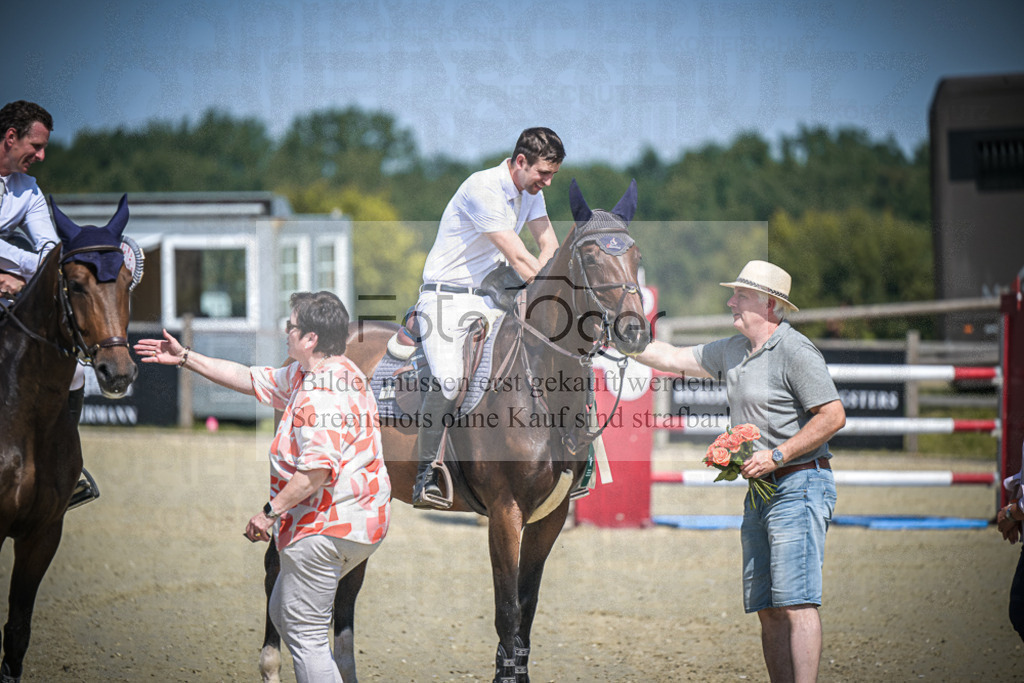 DOS_0029 | Entdecke hochwertige Reitturnierfotos von Foto Oger. Professionell, emotional und authentisch – jetzt Lieblingsmomente im Shop bestellen.Deutschlandweite Turnierfotografie. - Realisiert mit Pictrs.com