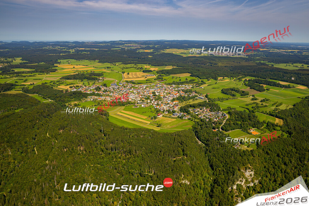 Das Luftbild zeigt :  Irndorf - Die Luftaufnahme wurde 2024 vom UL-Flugzeug aus erstellt ( keine Drohne ) - Hochauflösende Luftaufnahme - Für grossformatige Ausdrucke geeignet. Die Geschenkidee !Mit Lizenz und Bildrechte bestellbar