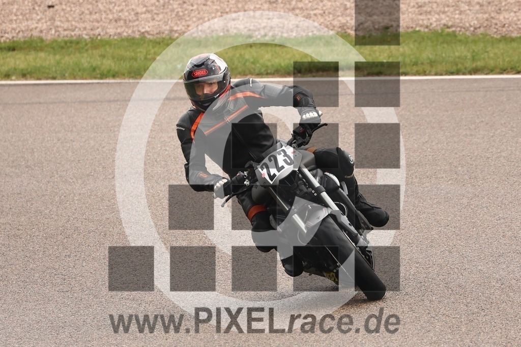 0223-20250828_11363 | Schöne Erinnerungen an spannende Momente - das festzuhalten ist unser Job. PIXELrace.de ist seit 2003 auf den Rennstrecken Europas unterwegs um die Action draußen beim Fahren und die wunderbare Stimmung imm Fahrerlager für euch einzufangen.