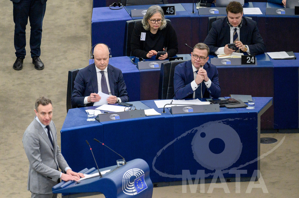 _DWI6318 | Der finnische Ministerpräsident Petteri Orpo hört sich Reden von Europaabgeordneten im Rahmen der Debatte „Das ist Europa“ an in EU Parlement in Straßburg, 13.03.2024 - Realisiert mit Pictrs.com