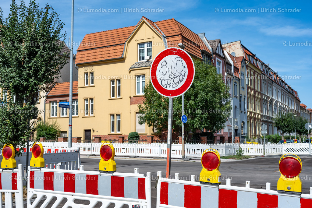 10049-14183 - Baustelle Friedenstraße | Stockfoto und Bilderpool mit Bildmaterial aus Deutschland, dem Harz, Halberstadt, Quedlinburg, Wernigerode und weltweit. Qualitativ hochwertige und professionelle Fotos anschauen und kaufen. - Realisiert mit Pictrs.com