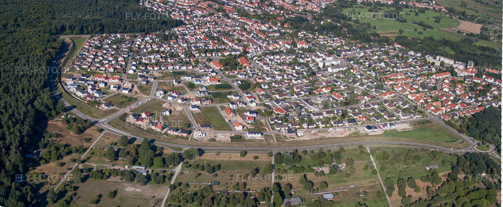 Luftbild: Panorama Perspektive Baustellen zum Neubau- Wohngebiet einer Einfamilienhaus- Siedlung West in Jockgrim im Bundesland Rheinland-Pfalz in Deutschland. Foto: IMG_51746-Bearbeitet.jpg vom 18.08.2012 durch Werner Riehm/FLY-FOTO.deAuflösung des Originals: 7178 x 2969 px