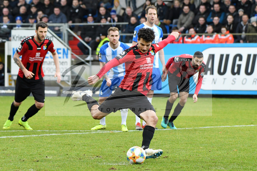 20200201_MEPCHE_0100 | Fußball, Herren: Philipp Hosiner (Chemnitzer FC) erzielt das Tor zum 1:1 waehrend des Spiels der 3. Liga zwischen SV Meppen und Chemnitzer FC in der Haensch-Arena am 01.02.2020 in Meppen, Deutschland. DFB / DFL REGULATIONS PROHIBIT ANY USE OF PHOTOGRAPHS AS IMAGE SEQUENCES AND/OR QUASI-VIDEO. - Realisiert mit Pictrs.com
