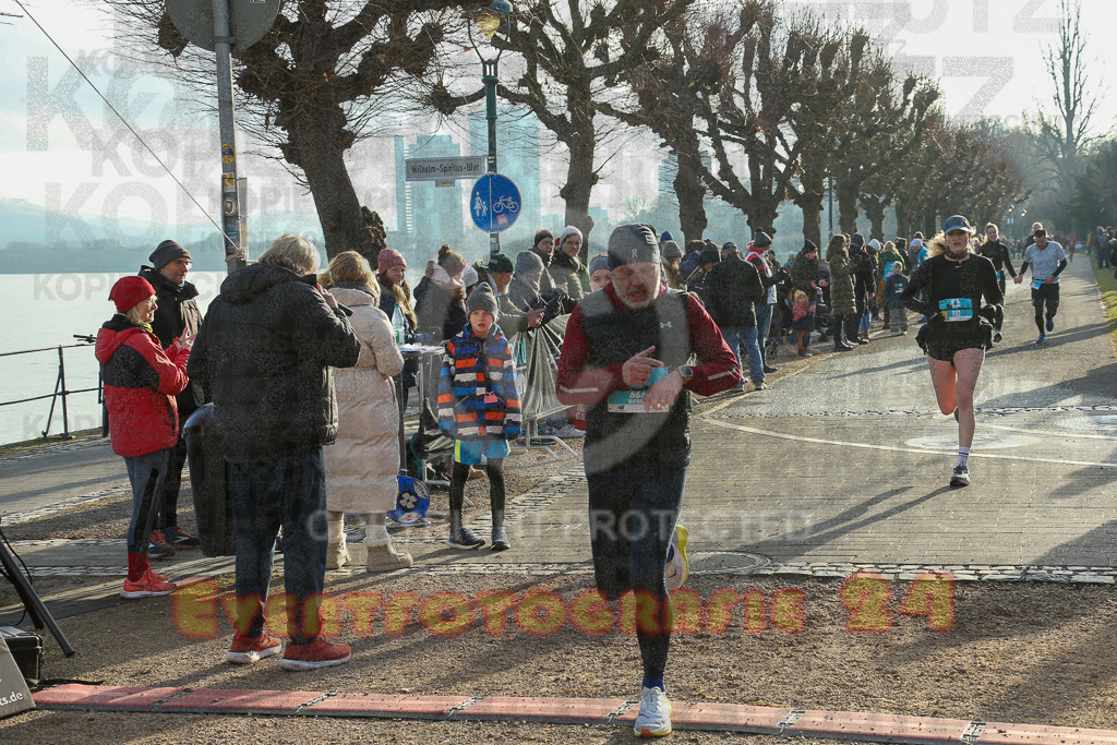 241231_1158_EX1_3225 | Sportfotografie im Rhein-Sieg Kreis, Köln, Bonn, NRW, Rheinland Pfalz, Hessen, etc. Unser Tätigkeitsfeld umfasst den Laufsport vom Volkslauf über den Marathon, Duathlon, Triathon bis zum Ultralauf wie Kölnpfad Ultra oder Schindertrail.