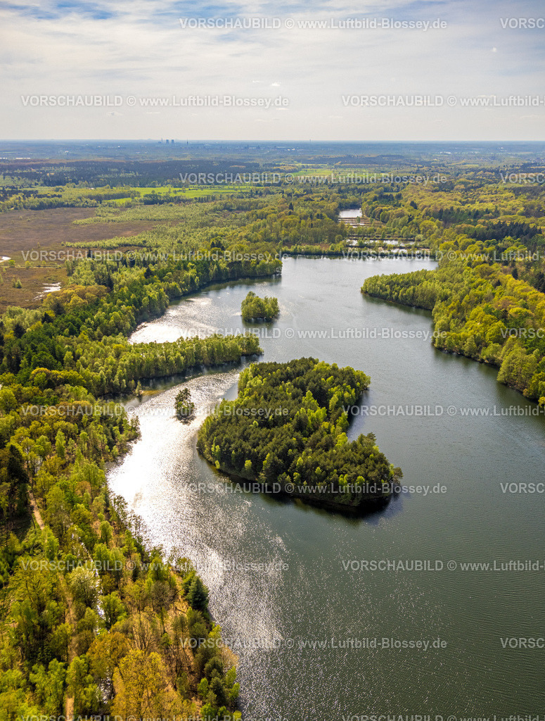 Brueggen240403200DiergartscherSeeSchwalm | Luftbild, Diergartscher See Naturschutzgebiet NSG Elmpter Schwalmbruch, Mischwald und Insel im See, Fernsicht, Auenlandschaft an der deutsch-niederländischen Grenze, Oebel, Brüggen, Niederrhein, Nordrhein-Westfalen, Deutschland