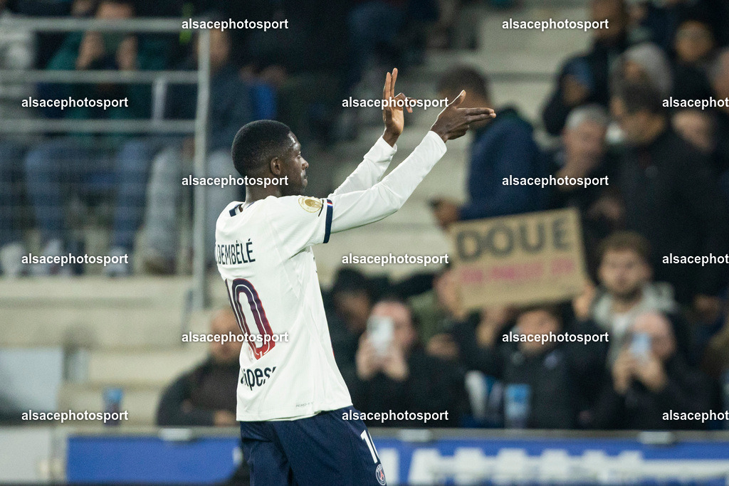9L6A0878 | Joie des joueurs de l'equipe de Paris Saint-Germain (PSG) apres le but de Ousmane Dembélé #10 (PSG) - Realisiert mit Pictrs.com