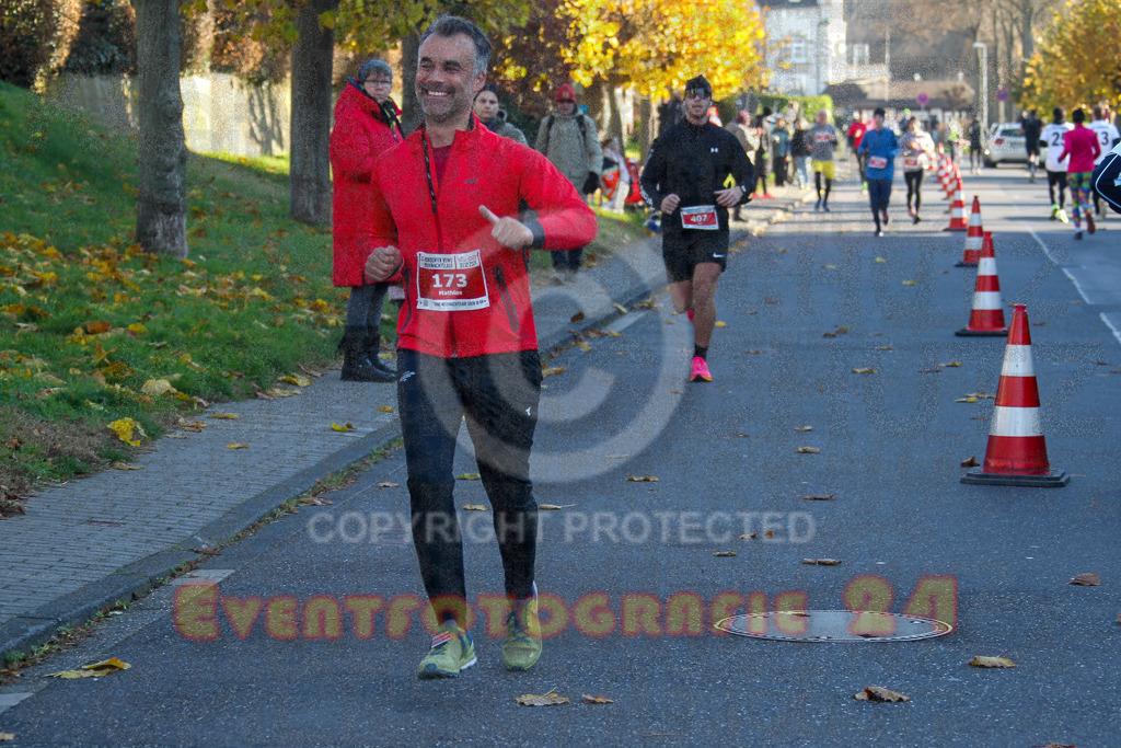 241201_1224_EV4_2339 | Sportfotografie im Rhein-Sieg Kreis, Köln, Bonn, NRW, Rheinland Pfalz, Hessen, etc. Unser Tätigkeitsfeld umfasst den Laufsport vom Volkslauf über den Marathon, Duathlon, Triathon bis zum Ultralauf wie Kölnpfad Ultra oder Schindertrail.