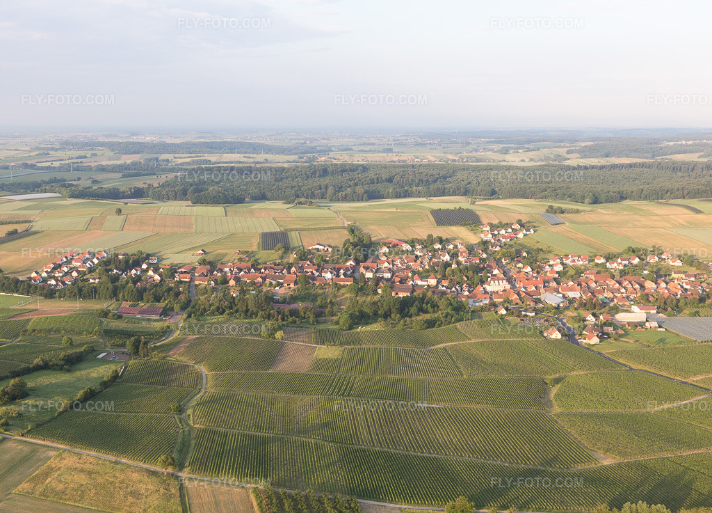 Aerial view: View of the town in Steinseltz in the state Bas-Rhin, France.Photo: IMG_100663.jpg taken on 06/02/2017 by Werner Riehm/FLY-FOTO.comResolution of the original: 5069 x 3648 px