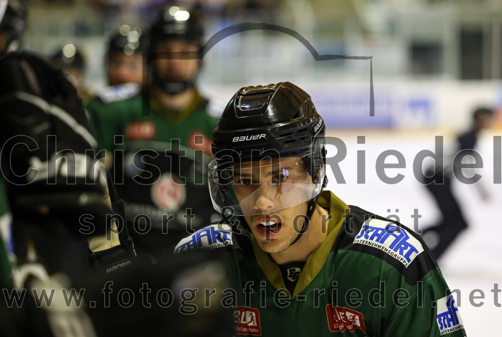 2023-03-03_065_TSV_Erding_gegen_ESC_Kempten | Erding, Deutschland, 03.03.2023:
Eishockey, Bayernliga Playoffs 2022 / 2023, Viertelfinale, TSV Erding gegen ESC Kempten, Endergebnis: 9:3

Mark Waldhausen (Erding Gladiators, #27)

Foto: Christian Riedel / fotografie-riedel.net