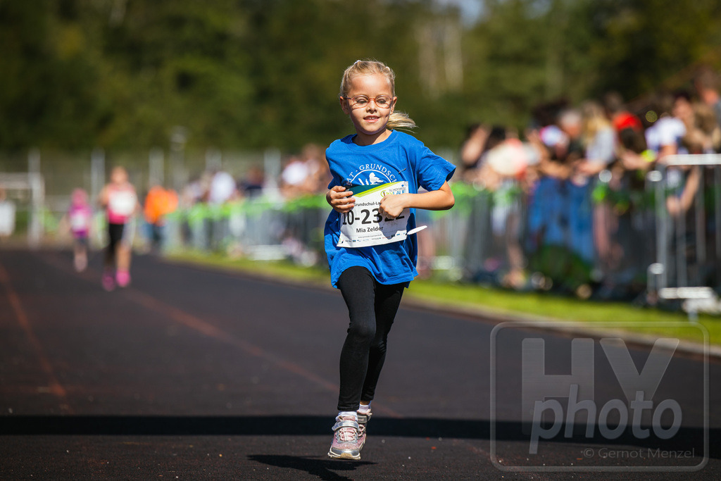 16. Hoywoj-CityLauf im Sportforum Hoyerswerda - 16.09.2023 | 1km VBH-Grundschul-Lauf 2. Klassen - Realisiert mit Pictrs.com