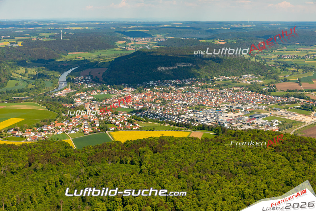 Das Luftbild zeigt :  Beilngries - Die Luftaufnahme wurde 2024 vom UL-Flugzeug aus erstellt ( keine Drohne ) - Hochauflösende Luftaufnahme - Für grossformatige Ausdrucke geeignet. Die Geschenkidee !Mit Lizenz und Bildrechte bestellbar