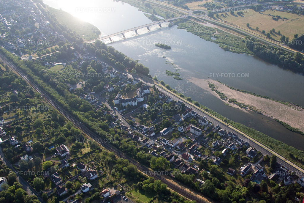 Aerial view: View of the town in Blois in the state Loir et Cher, France. – Photo: IMG_082028.jpg taken on 06/20/2015 by Werner Riehm/FLY-FOTO.com – Resolution of the original: 4516 x 3011 px
