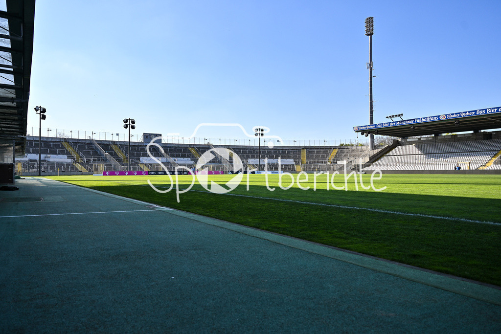 FC Bayern Amateure - SpVgg Ansbach | MUNICH, GERMANY - 17. APRIL: Ein Blick ins Stadion an der Grünwalder Strasse während dem Match zwischen den Amateuren des FC Bayern München und der SpVgg Ansbach am 29. Spieltag der Regionalliga Bayern im Grünwalder Stadion