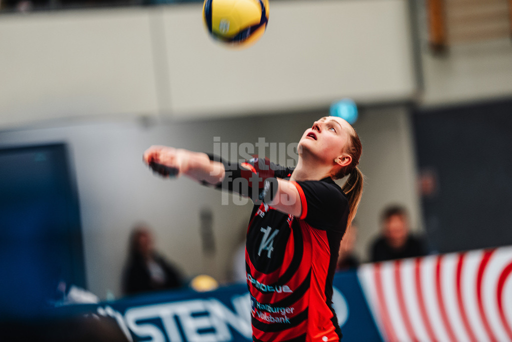 Volleyball | Frauen | Saison 2025/2026 | Volleyball Bundesliga | ETV Hamburger Volksbank Volleys vs. VfB Suhl LOTTO Thüringen | 07.03.2026 | Fiona Dittmann (#14, ETV Hamburger Volksbank Volleys) spielt den Ball