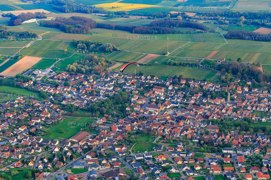 Luftbild: Ortsansicht aus Norden in Klingenmünster im Bundesland Rheinland-Pfalz in Deutschland. Foto: IMG_106871.jpg vom 21.04.2018 durch Werner Riehm/FLY-FOTO.de