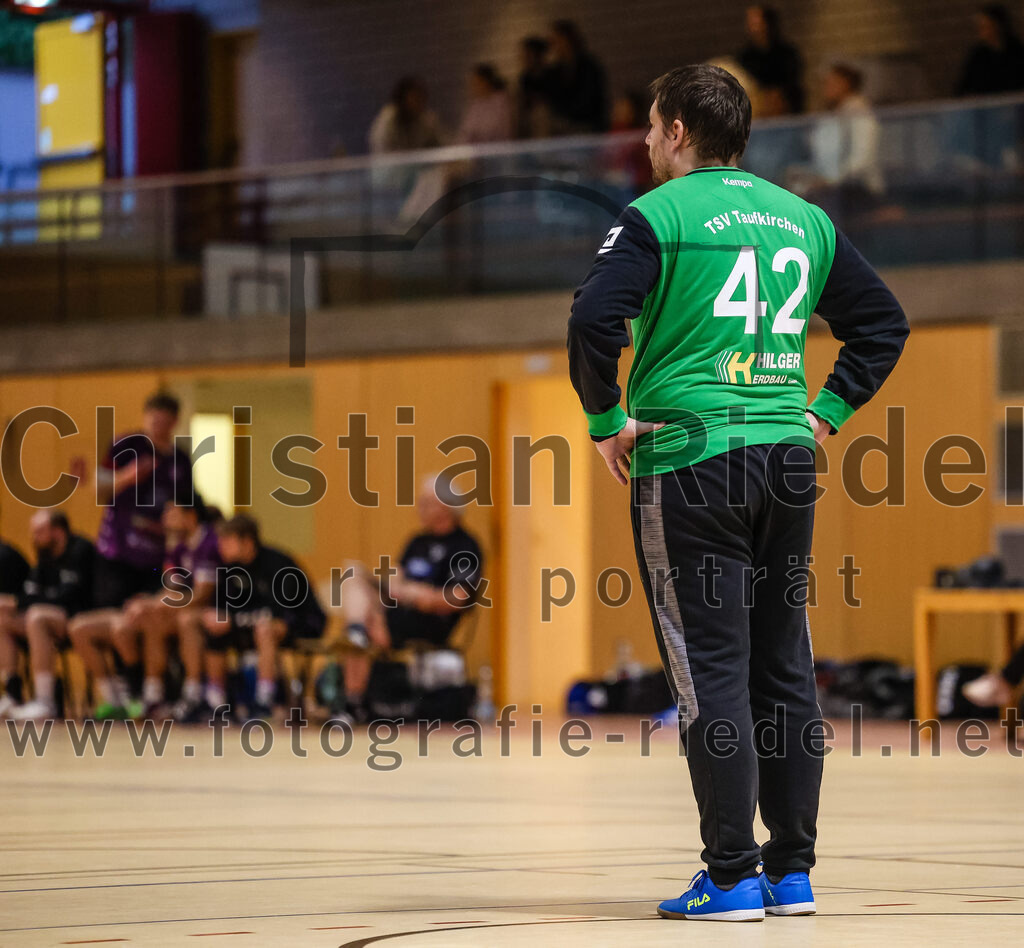 2024-10-20_029_SpVgg_Altenerding_II_gegen_TSV_Taufkirchen-Vils | Erding, Deutschland, 20.10.2024:Handball, Bezirksliga Männer Ost 2024 / 2025, 3. Spieltag, SpVgg Altenerding II gegen TSV Taufkirchen/Vils, Endergebnis: 15:20Torwart Florian Lehner (TSV Taufkirchen/Vils, #42)Foto: Christian Riedel / fotografie-riedel.net