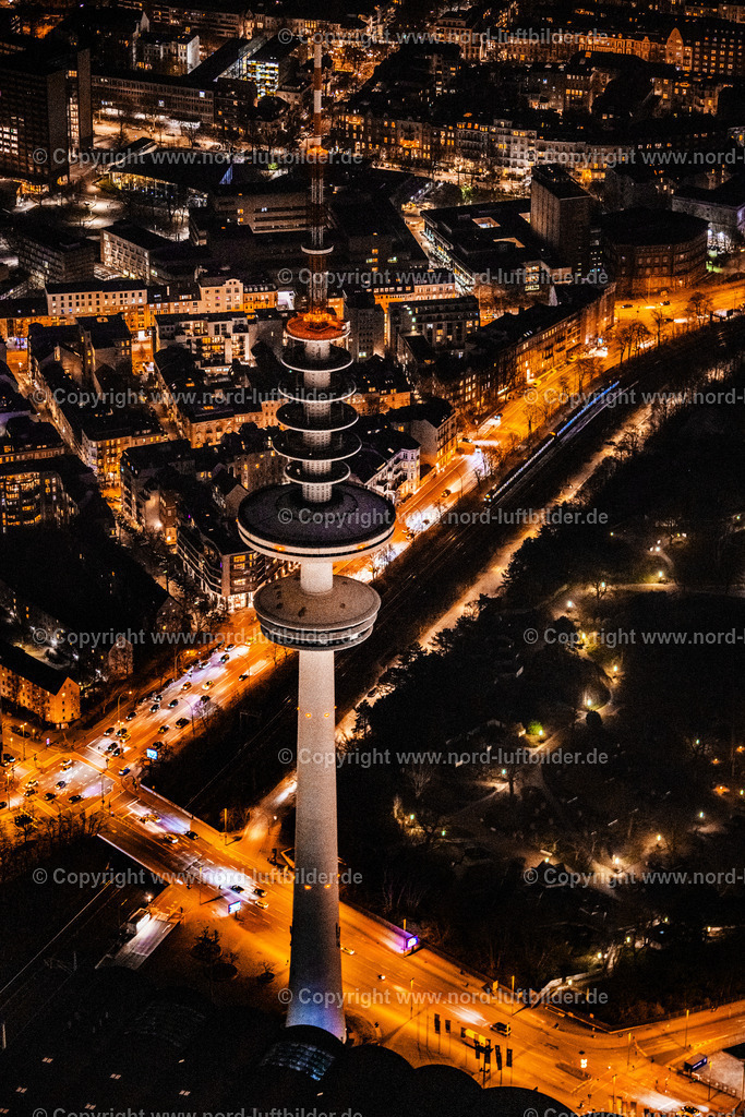 Hamburg_Fernsehturm_Heinrich_Hertz_Turm_Nachtaufnahme_ELS_7023060325 | HAMBURG 06.03.2025 Nacht- Lichter und Beleuchtung Fernmeldeturm- Bauwerk und Fernsehturm " Heinrich-Hertz-Turm " am Messeplatz in Hamburg, Deutschland. Weiterführende Informationen bei: DFMG Deutsche Funkturm GmbH. // Night lighting television Tower " Heinrich-Hertz-Turm " on place Messeplatz in Hamburg, Germany. Further information at: DFMG Deutsche Funkturm GmbH. Foto: Martin Elsen