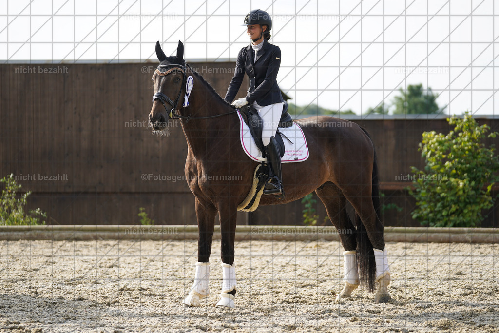 20230826-FAH04587 | Forstinning, 2023, Dressurturnier, Turniersportbilder, Turnierfotografen Bayern, Fotoagentur Herrmann, Reitsportfotografie, Turnierbilder