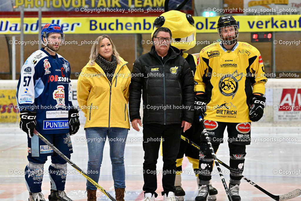 EC Spittal Hornets vs. ESC Steindorf 10.2.2024 | Puck Einwurf, Sponsor des Abends, Admiral Wetten, #57 Wilfan Franz, Obmann EC Spittal Hornets Ludwig Zauchner#9 Essmann Kevin, EC Spittal Hornets Maskottchen Spitti