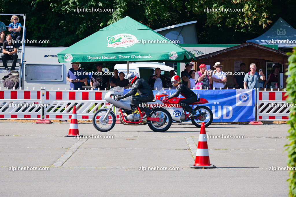 P1025816 | Erleben Sie atemberaubende, hochqualitative Fotos Ihrer Fahrt entlang der malerischen Alpenstraßen. Besuchen Sie alpineshots.com, um professionelle Aufnahmen Ihrer unvergesslichen Reise zu finden und zu kaufen - Realisiert mit Pictrs.com