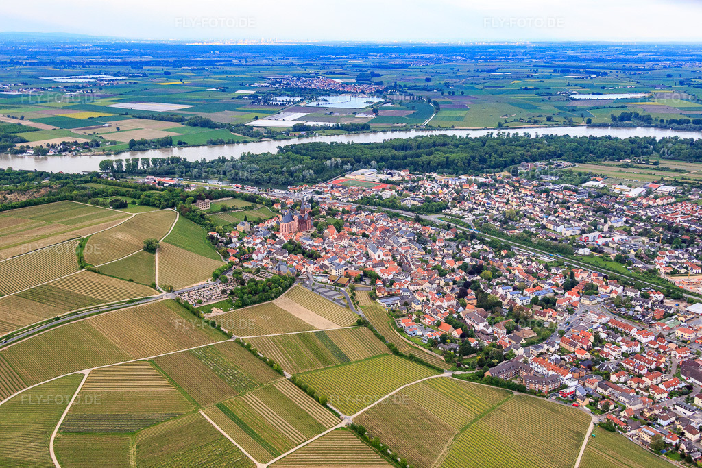 Luftbild: Stadtansicht zwischen Weinbergen und Rhein in Oppenheim im Bundesland Rheinland-Pfalz in Deutschland. Foto: IMG_088489.jpg vom 17.05.2016 durch Werner Riehm/FLY-FOTO.de
