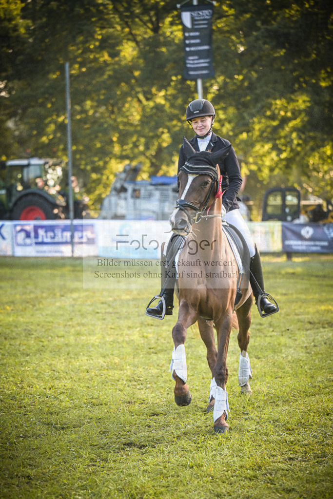 DOS_0118 | Entdecke hochwertige Reitturnierfotos von Foto Oger. Professionell, emotional und authentisch – jetzt Lieblingsmomente im Shop bestellen.Deutschlandweite Turnierfotografie. - Realisiert mit Pictrs.com