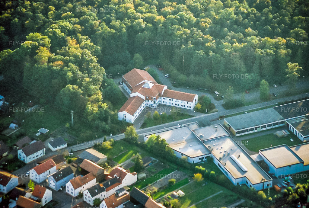 Luftbild: Hatzenbühler Industriegebiet mit Eichenauer GmbH in Hatzenbühl im Bundesland Rheinland-Pfalz in Deutschland. Foto: NEG564415.jpg vom 18.10.2005 durch Werner Riehm/FLY-FOTO.de