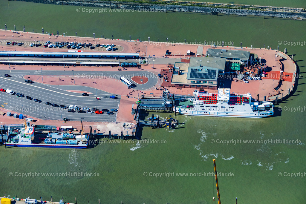 Norddeich_Fährhafen_Für_Norderney_ELS_7460050923 | NORDEN 05.09.2023 Fähr- Hafenanlagen an der Meeres- Küste der Nordsee mit dem Fährschiff Frisia 4 im Ortsteil Norddeich in Norden im Bundesland Niedersachsen, Deutschland. Weiterführende Informationen bei: Reederei Norden-Frisia AG,  Yachtzentrum Störtebeker GmbH. // Ferry port facilities on the sea coast of the North Sea with the ferry Frisia 4 in the district of Norddeich in Norden in the state of Lower Saxony, Germany. Further information at: Reederei Norden-Frisia AG,  Yachtzentrum Stoertebeker GmbH. Foto: Martin Elsen