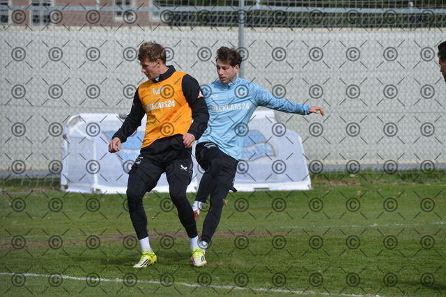 RGE_8863 | Hertha BSC, 2.Bundesliga, Herren, Training, Saison 2025/26, von li. Luca Schuler ( Hertha BSC ), Leon Jensen ( Hertha BSC ), Dienstag, 31.03. 2026,   Fotograf: Ralf Gebhardt - Realisiert mit Pictrs.com