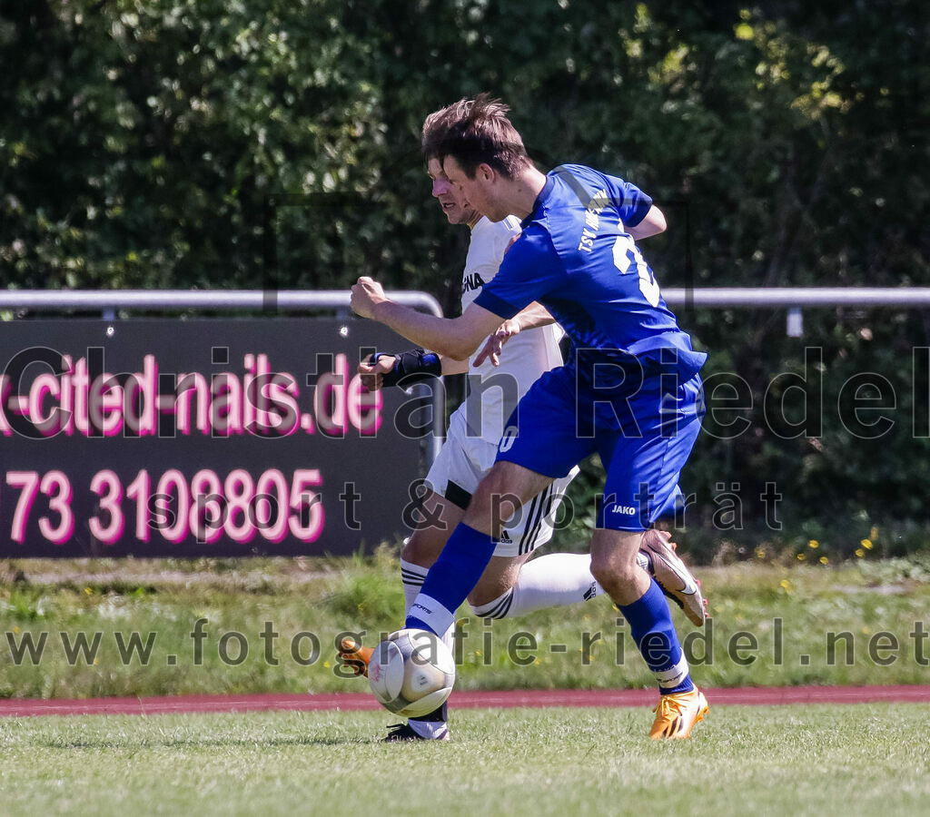 2023-09-02_068_SG_Markt_Schwaben_gegen_TSV_Hohenbrunn | Markt Schwaben, Deutschland, 02.09.2023:
Fußball, Kreisklasse 2023 / 2024, 3. Spieltag, (SG) Markt Schwaben gegen TSV Hohenbrunn, Endergebnis: 2:0

Quirin Lerch (SG Markt Schwaben, #7), Felix Ballhorn (TSV Hohenbrunn, #20)

Foto: Christian Riedel / fotografie-riedel.net